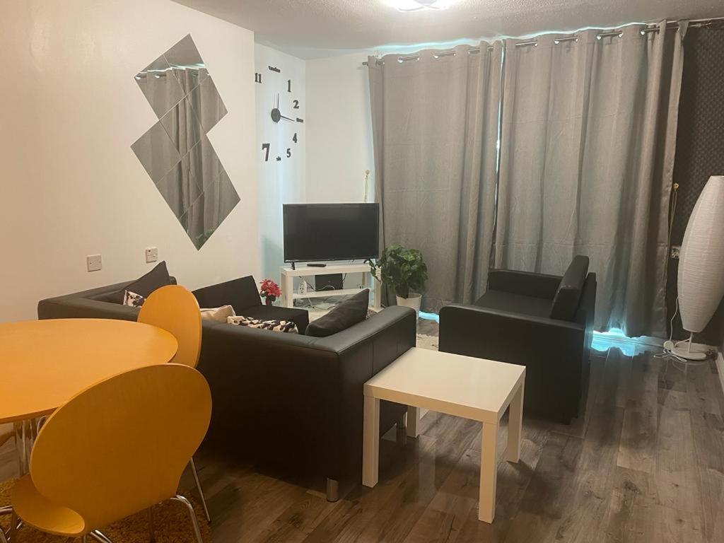 Two Bedroom Flat In Greenwich Near The 02 * Лондон